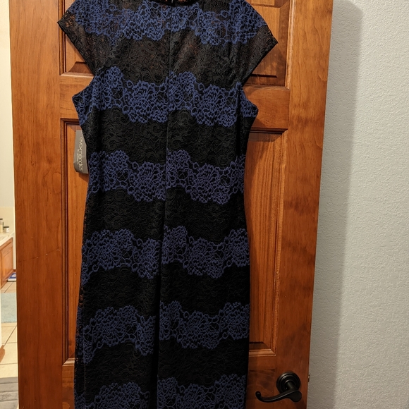 NY&Co High-Neck All-Over Lace Dress - Picture 2 of 2